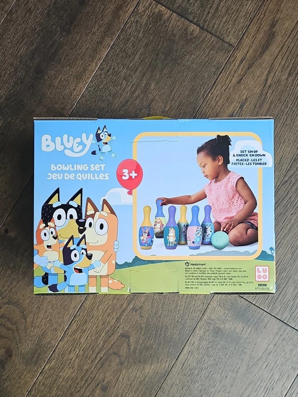 NIB OFFICIAL BLUEY BOWLING SET